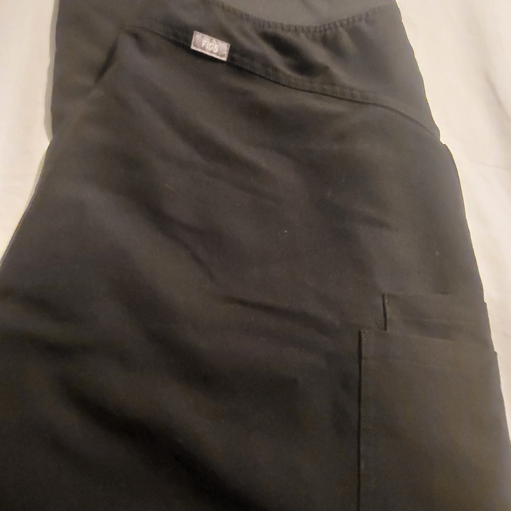 FIGS XL high-waisted Kade Cargo.